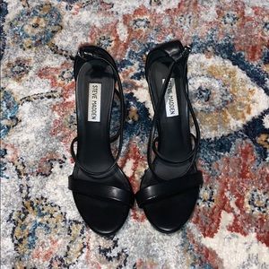 Steve Madden simple, black heels